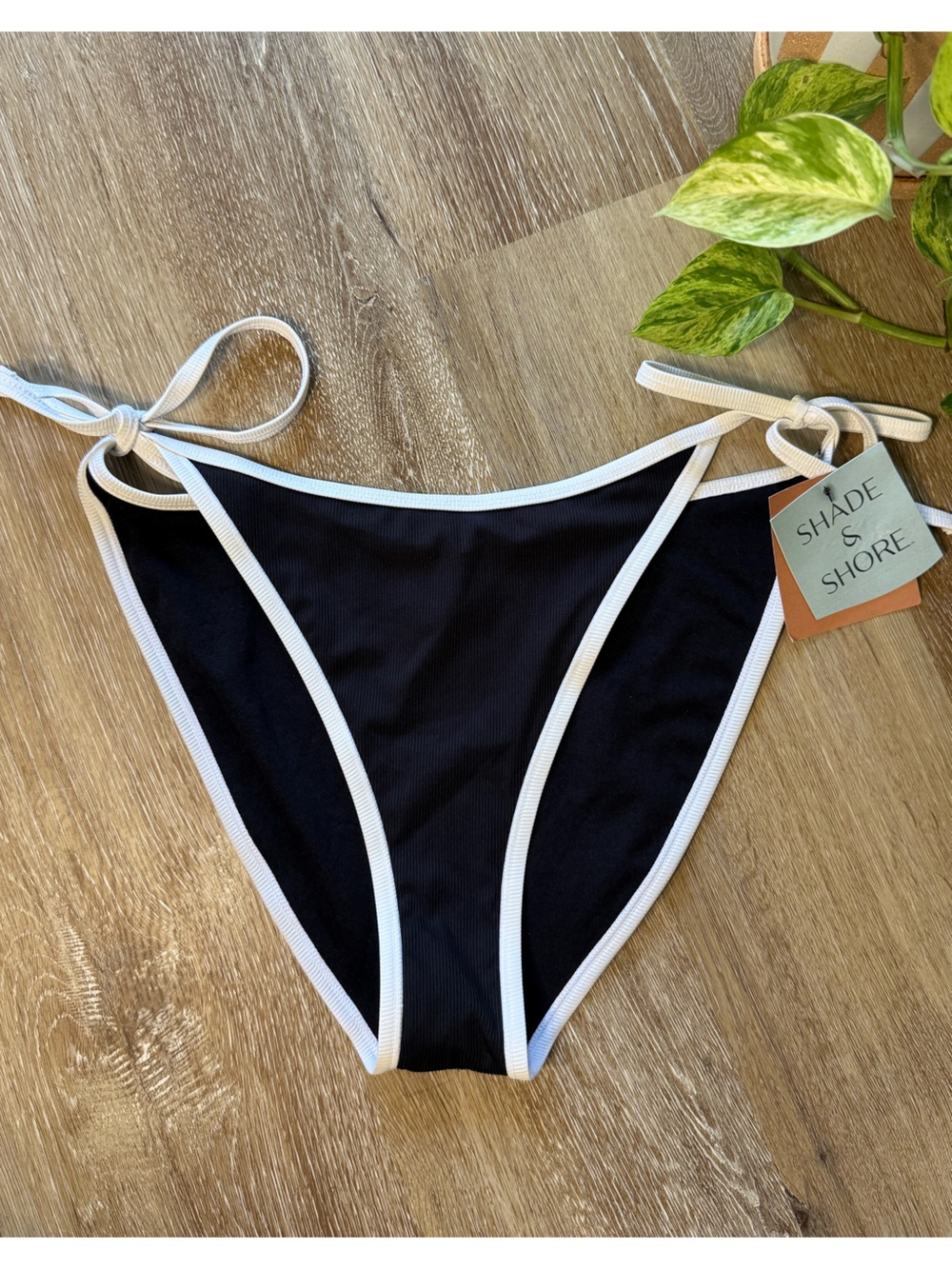 Shade & Shore Ribbed Black Bikini Tie Bottom with White Trim size Medium NWT